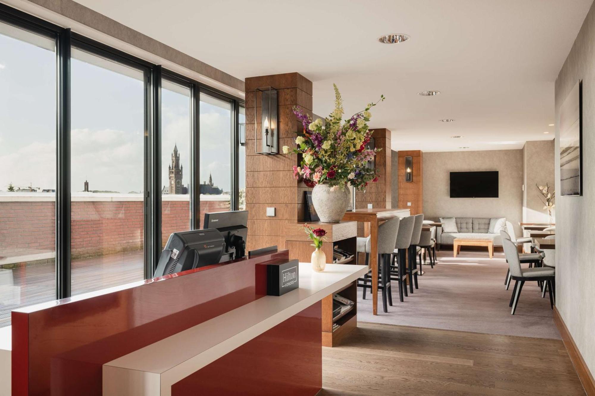 One-Bedroom King Suite Lounge Access